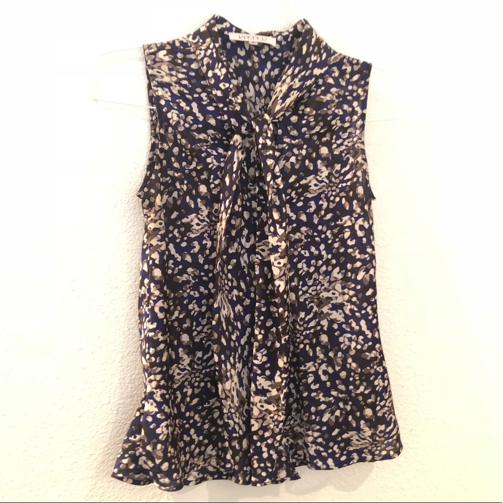 Short sleeve blue, black and white top